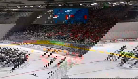 Sokánt: a román-magyar hokimeccsen a két csapat együtt énekelte a székely himnuszt (VIDEÓval)