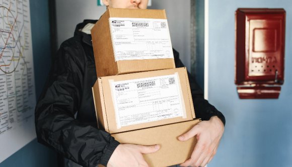 Készpénzzel fizet az online rendelt cuccokért? Az adóhatóság is beleüti az orrát a tranzakcióba