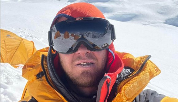 Nyolcezer méterig jutott, visszafordult Varga Csaba a Kacsendzöngán