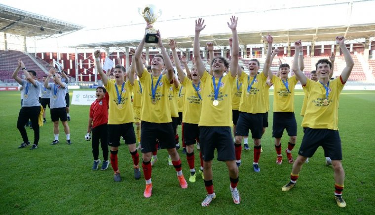 Ismét zúgott a székely himnusz Bukarestben: dupláztak és címet védtek az U19-es székely focisták