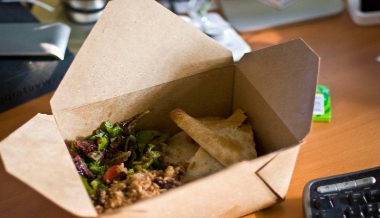 Hamarosan kötelezhetik a vendéglőket, hogy a meghagyott étel hazavitelére buzdítsák a vendégeket