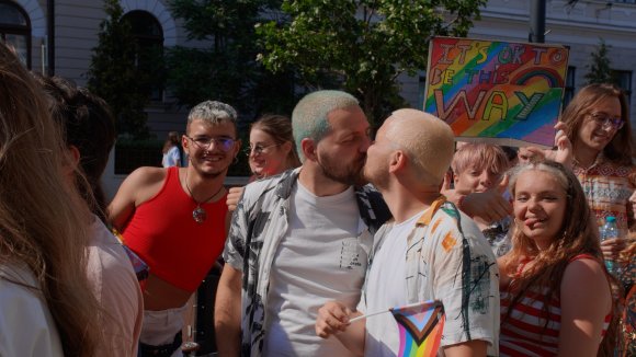 És megtörtént Kolozsvár eddigi legnagyobb melegfelvonulása (VIDEÓval)