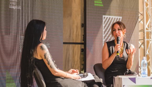 Soha nem késő megtanulni érzelmeink szabályozását, ehhez adott pár tippet a bestsellerszerző Orvos-Tóth Noémi Kolozsváron