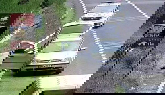 Az út szélét használta szemétlerakónak, elbúcsúzhat az autójától