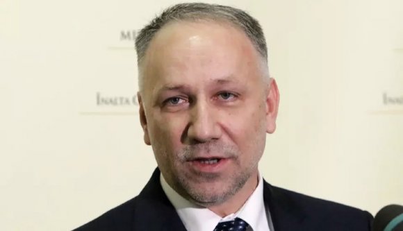 Ügyészként nyugdíjba vonul a plágiummal gyanúsított új alkotmánybíró, fejedelmi nyugdíjat kap majd az alkotmánybírói fizetése me