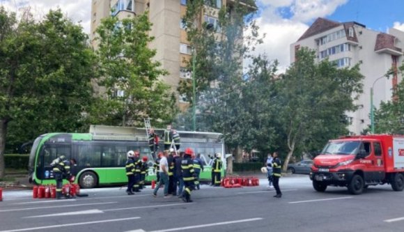 Kigyulladt egy elektromos busz Brassóban, ezért az összes környezetbarát utasszállítót kivonják a forgalomból