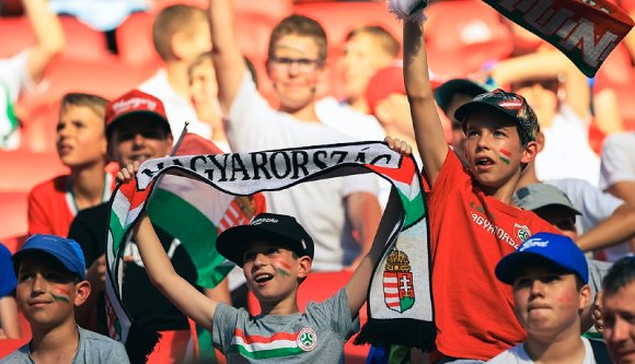 A magyar gyerekek és a térdeplők