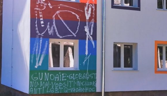 Szivárványszínűre festettek egy ovit, ám arra jártak a homofóbok…