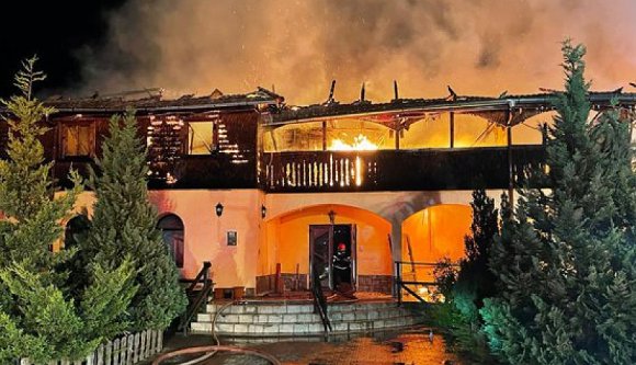 Leégett egy panzió Szeben megyében, 30 ember menekült a lángok közül