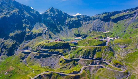A tervezettnél két héttel hamarabb végigautózhat a világ egyik legszebb hegyvidéki útszakaszán
