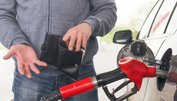 Az állami kompenzáció ellenére a benzinkutak jóindulatán múlik, hogy csökkentik-e az üzemanyagárakat, de a miniszter optimista