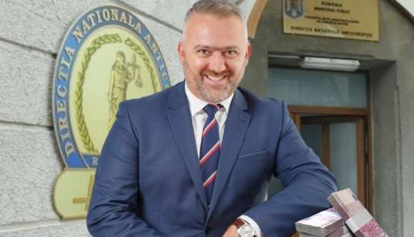 Letöltendőre ítélték az állami gyógyszeripari vállalat maszkokkal és védőruhákkal seftelő exfőnökét