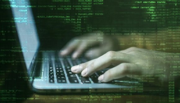 Kiadták az Egyesült Államoknak a román hackert, aki a NASA számítógépeit is megfertőzte
