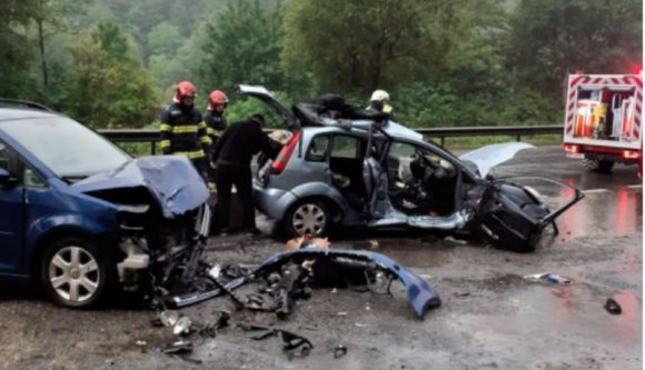 Közúti tragédiával indult a hétvége: fiatalok karamboloztak, egy 21 éves lány meghalt