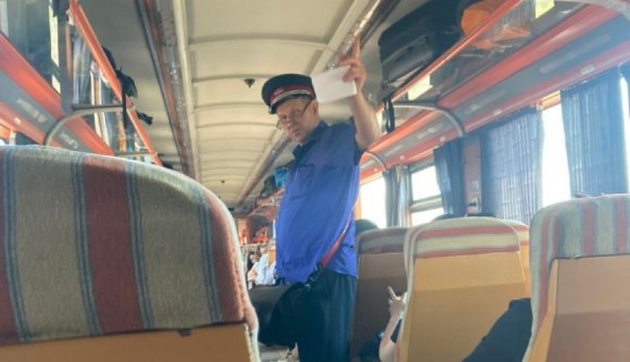 A vonatjegy ára helyett kenőpénzt kért a kalauz egy parlamenti képviselőtől