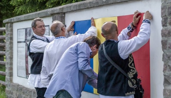 Ismét gerjesztik a feszültséget: a magyarellenes akcióiról elhíresült Nemzet Útja Udvarhelyen akar felvonulni