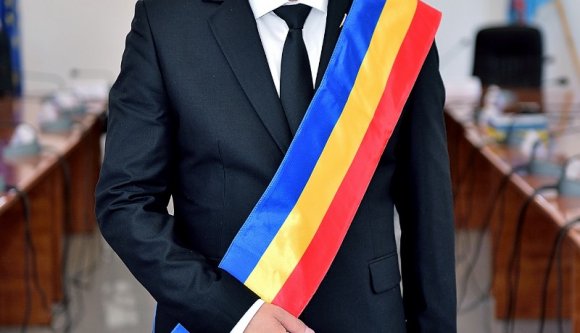 Megölték, megfulladt, lezuhant egy fáról – számos okból üresedtek meg polgármesteri székek az elmúlt év során