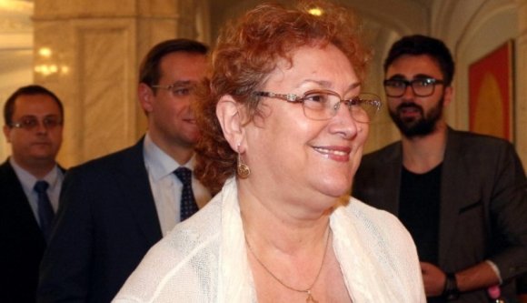 Ha egyébért nem is, a jövedelme miatt szívesen cserélnénk az ombudsmannal