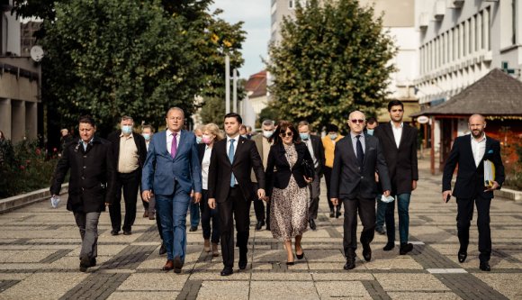 Budapesttel ápolt jó viszonyát is felhánytorgatja az RMDSZ-nek a szatmári koalíciót páros lábbal felrúgó PNL