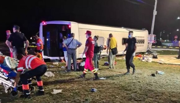 Egy ukránokkal tele autóbusz felborult Vrancea megyében, sok a sérült