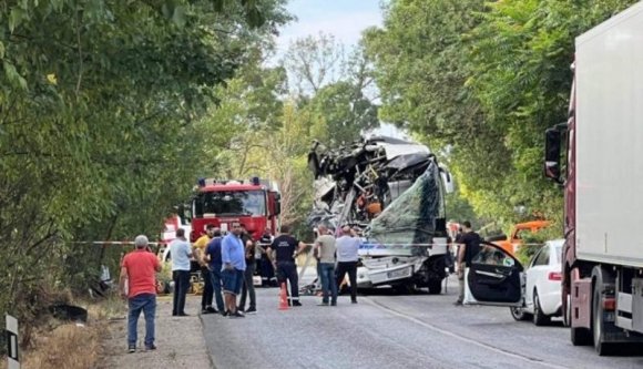 Hazaszállították a három román halálos áldozatot követelő bulgáriai buszbaleset túlélőit