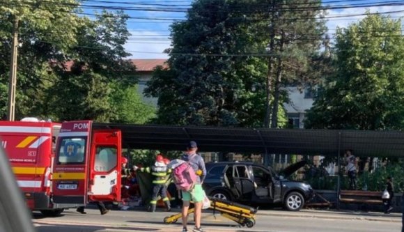 Buszmegállóba hajtott egy sofőr Nagybányán