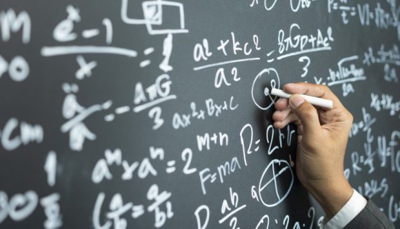 Legalább a reál szakos diákok számára kötelezővé tenné a matematika érettségit a matematikai társaság