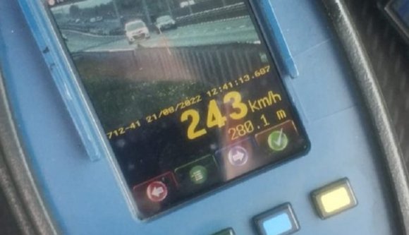 Mintha versenyeztek volna egymással az autósok, hogy ki tud őrültebb sebességgel száguldani