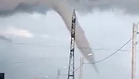 Nagylakon villámárvíz tombolt, Dél-Romániában tornádó tette tiszteletét (VIDEÓval)