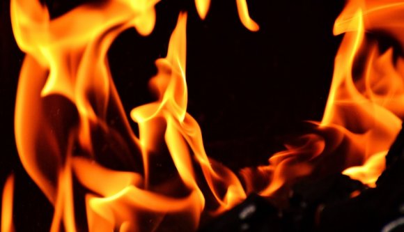 Egy férfi fogta magát, és felgyújtotta a kolozsvári városháza bejáratát