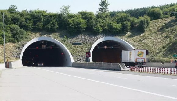 Néhány év múlva teljes egészében elkészülhet az egyik, Erdélyt átszelő autópálya. Már ha a kivitelező képes megbirkózni a felada