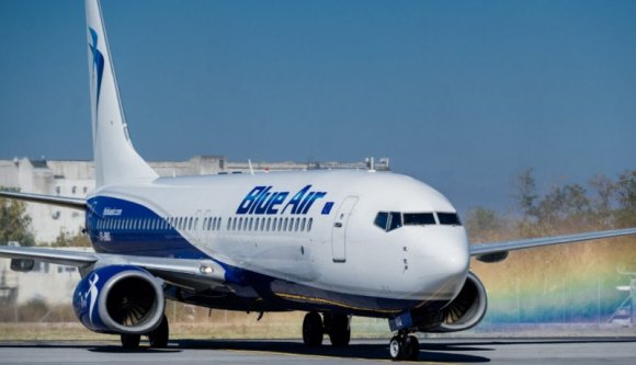 Hiába várják a Blue Air gépeit az utasok: zárolták a társaság számláit, töröltek minden járatot
