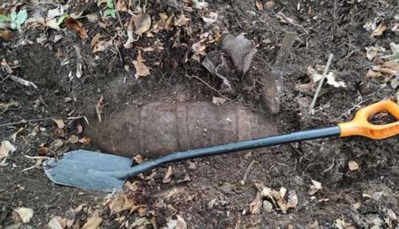 Veszélyes dolgok teremnek a kolozsvári erdőkben: jókora bombát találtak