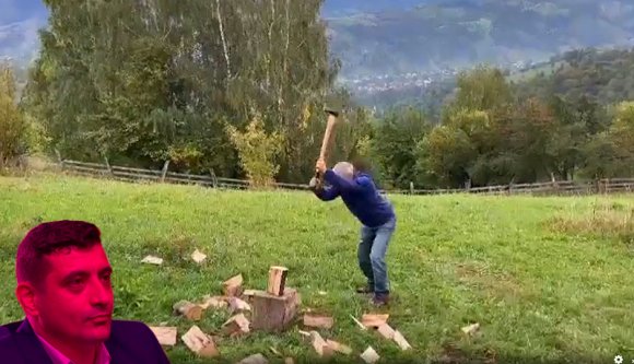 A progresszív törpepártelnök elegánsan fát vág, mert izé, nehéz tél jön (VIDEÓval)