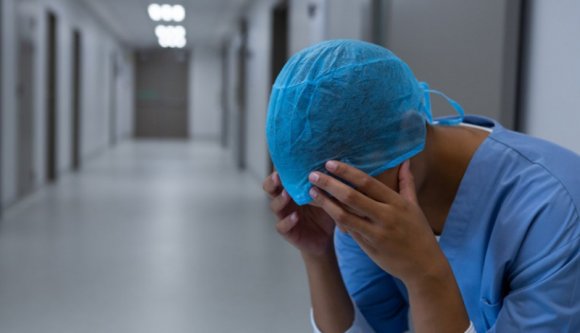 Félnek az orvosok a kórházakban: egyre gyakrabban kapnak halálos fenyegetéseket