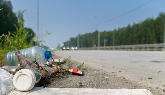 Tudja, mekkora a bírság, ha kidobja a szemetet az autó ablakán?