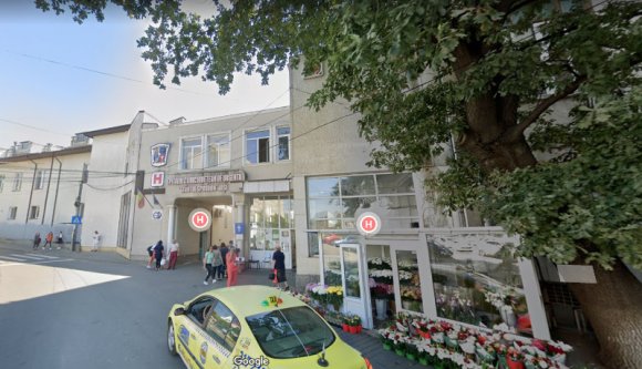 Otthon a dermatológián: beköltöztette a kórházba a szüleit egy orvos Iașiban