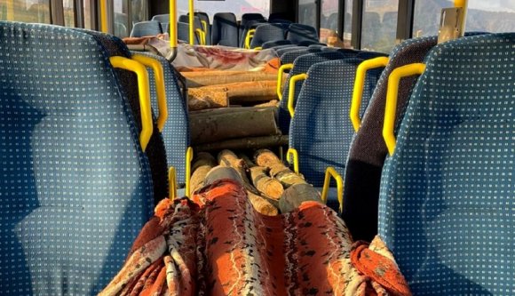Utasok helyett lopott fával volt tele egy autóbusz