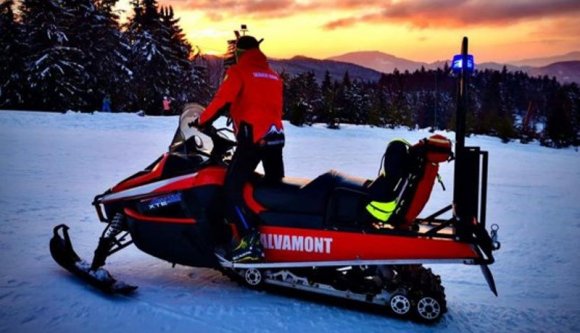 Százméteres zuhanás után halt meg egy túrázó a hegyekben, néhány „szerencsésebb” kirándulót órákig kellett keresni