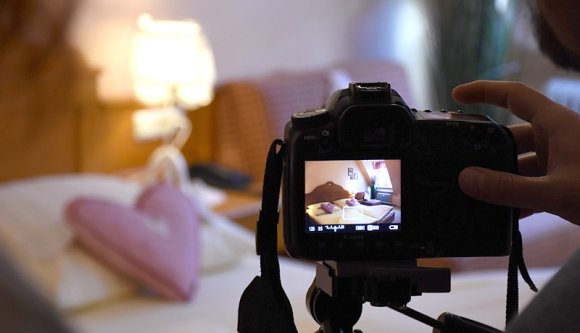 Az ANAF adóellenőrei benéztek az OnlyFans-ra és megadóztatható romániai szexvideósokat találtak