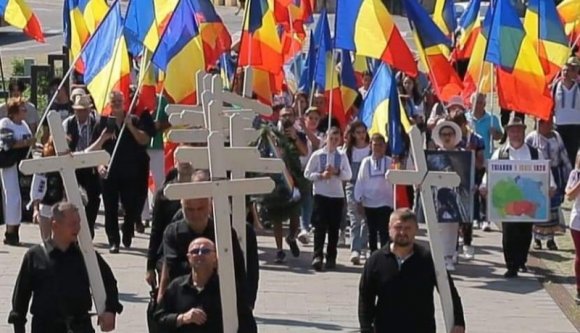 A hadsereg napja tiszteletére a román nacionalisták ismét pajzsok lesznek az úzvölgyi katonatemetőben