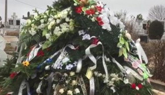 Koszorú helyett koszorúpénzt kért az önkormányzat a temetéseken. Az emberek megfogadták, és most mindenkinek jobb