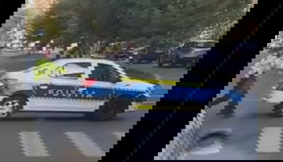 Na, ezért kell BMW-ket venni a rendőröknek (vagy benzint?) (VIDEÓ)