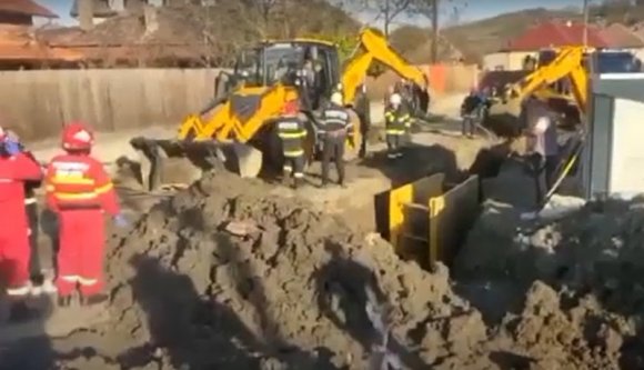 Föld omlott egy 20 éves fiatalemberre Széken – meghalt (VIDEÓval)