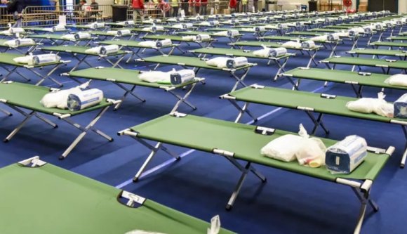 Nukleáris incidensre készül a kormány, eurómilliókat költ tábori ágyakra, sátrakra és hálózsákokra