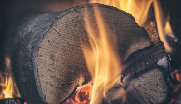 Alig fogadták el a tűzifa árplafonját, máris visszavonnák azt