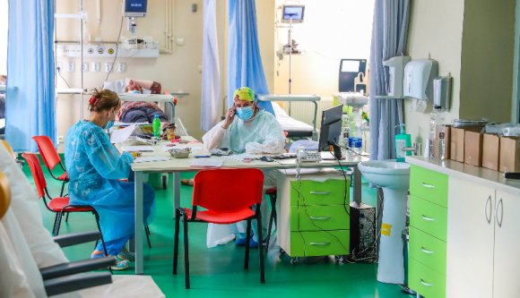 Új szabályokat vezetnek be a kórházakban, ami minden beteglátogatót érinteni fog