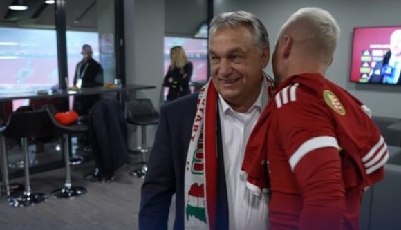 A román külügy revizionizmust vizionál Orbán Viktor Nagy-Magyarországos sálja miatt