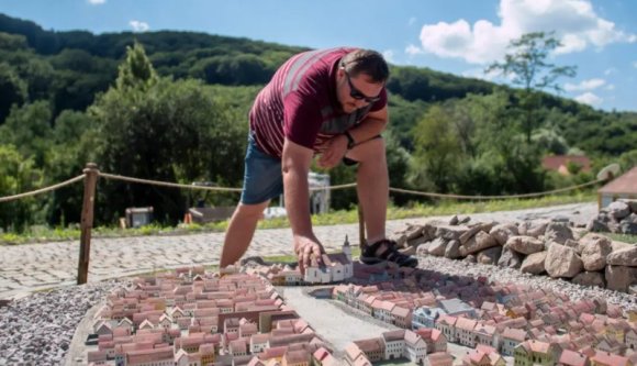 A városházi totojázás miatt két év után elköltözhet a szejkefürdői Mini Erdély Park