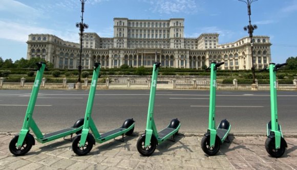 Egy képviselő berágott az elektromos rollerekre – megregulázná őket